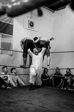 Sequence 1 of 5: Wrestler Matthias Bernstein is about to powerbomb his opponents Maggot and Prince Ahura