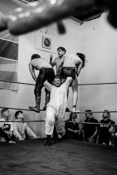 Sequence 3 of 5: Wrestler Matthias Bernstein is about to powerbomb his opponents Maggot and Prince Ahura