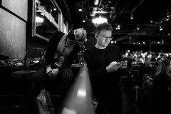 Ulrike Rausch making a face while Norman Posselt is looking at his phone at beyond tellerrand 2021 in Düsseldorf