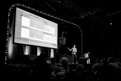 Tim Kadlec on stage at beyond tellerrand Düsseldorf 2022