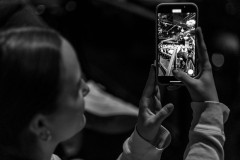 Taking a picture of the crowd at beyond tellerrand 2023 in Düsseldorf with a mobile phone