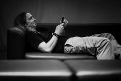 Marc Thiele on a sofa on stage at beyond tellerrand 2023 in Düsseldorf