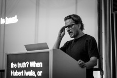 Andre Jay Miessner on stage at border:none 2023 in Nuremberg